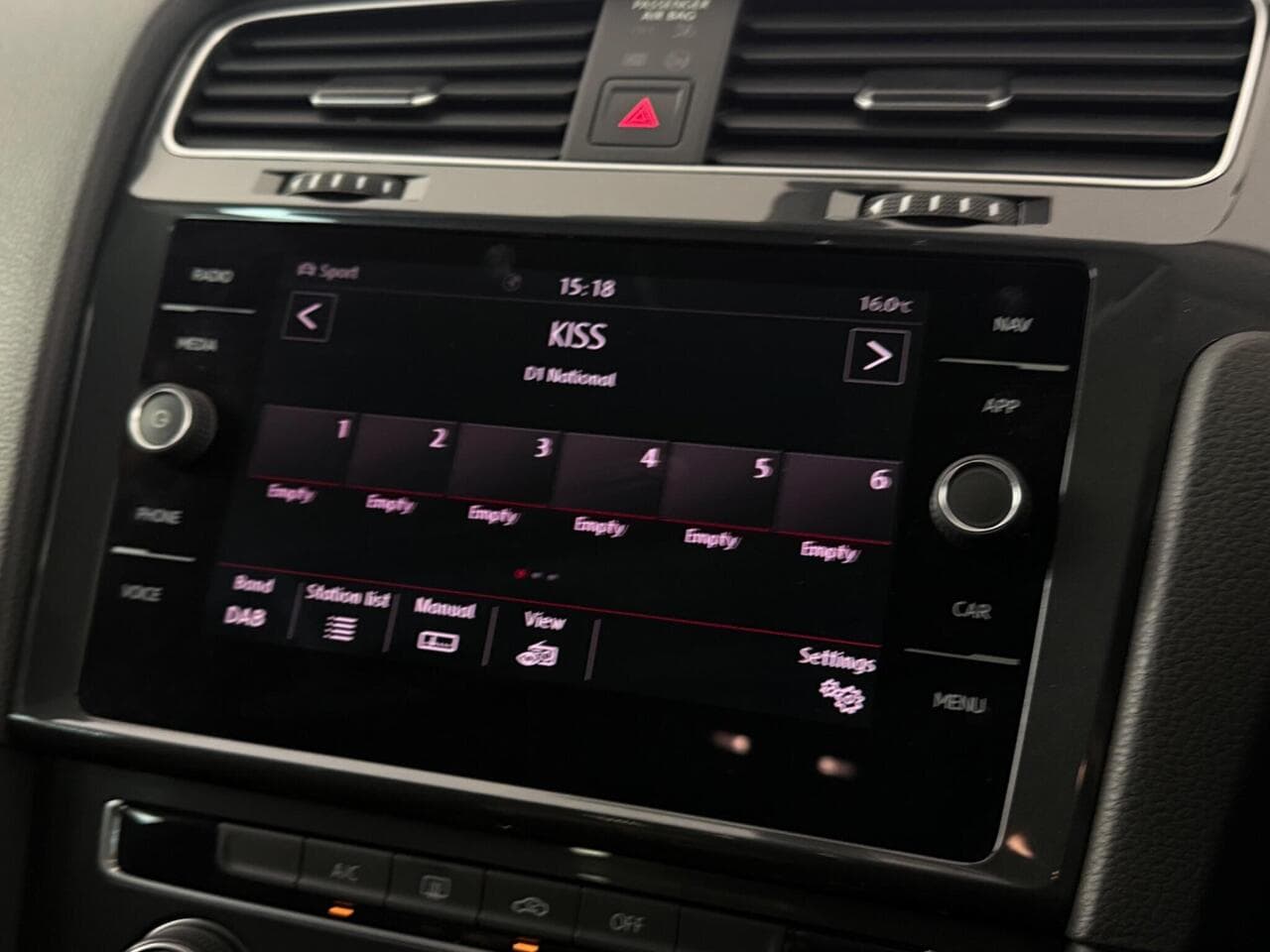 Volkswagen Golf thumbnail Infotainment System