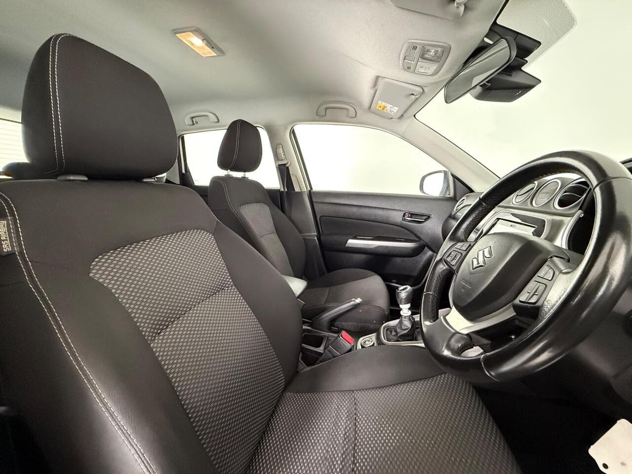 Suzuki Vitara thumbnail Seat Driver