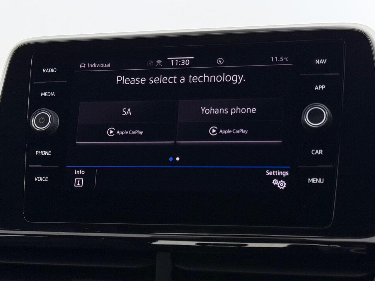 Volkswagen T-Roc thumbnail Infotainment System