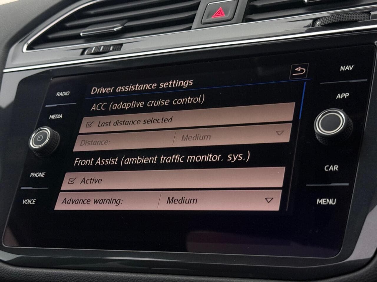 Volkswagen Tiguan Allspace thumbnail Infotainment System