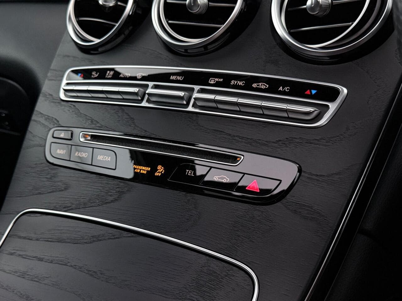 Mercedes-Benz GLC thumbnail Interior Front