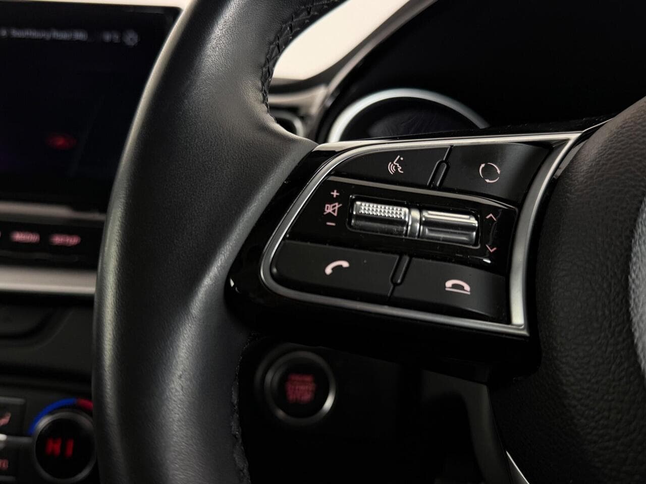 Kia XCeed thumbnail Misc Controls