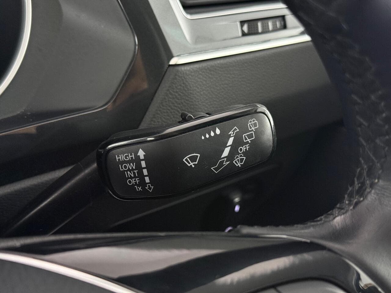 Volkswagen Tiguan thumbnail Misc Controls