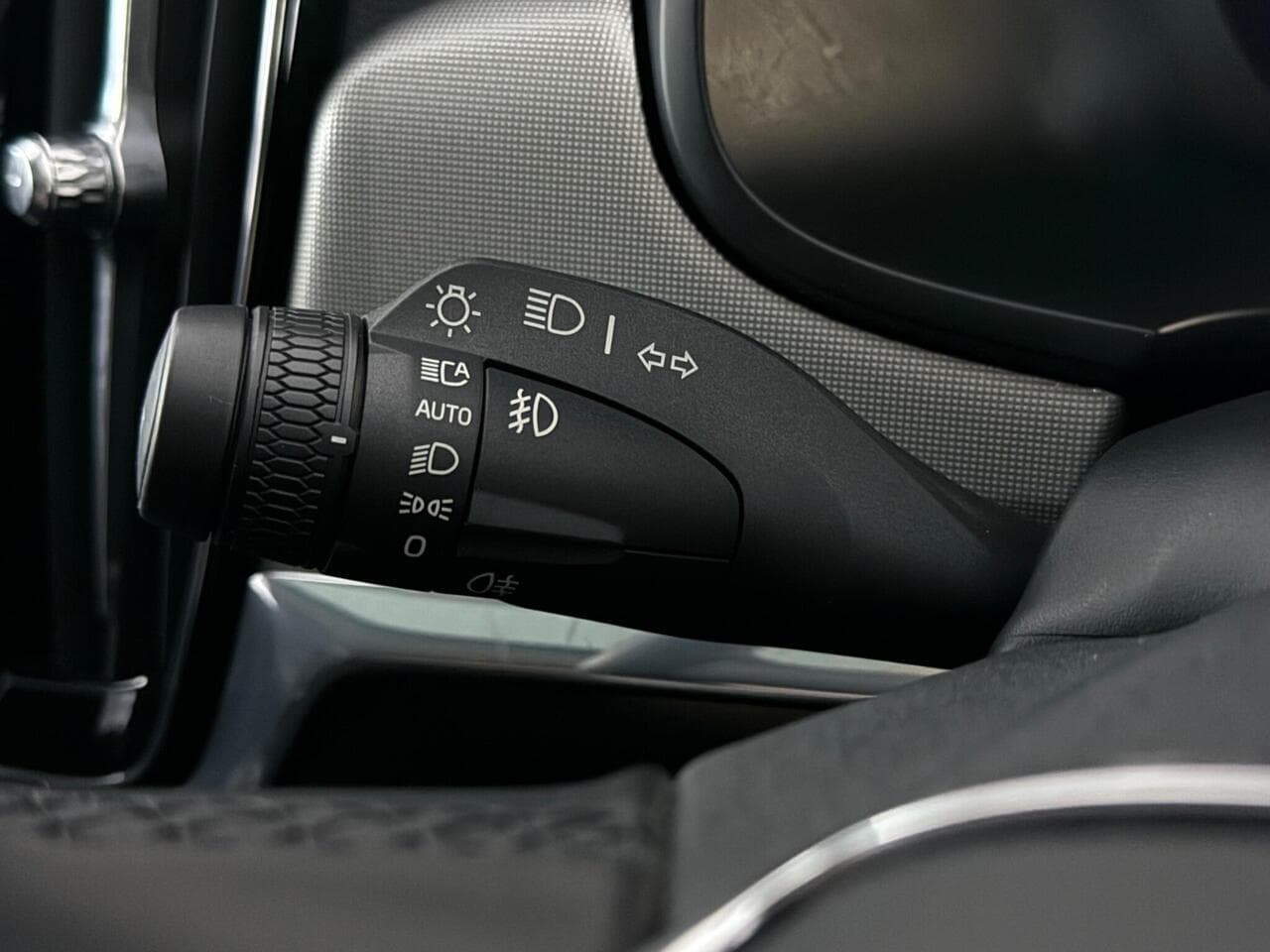 Volvo S90 thumbnail Misc Controls