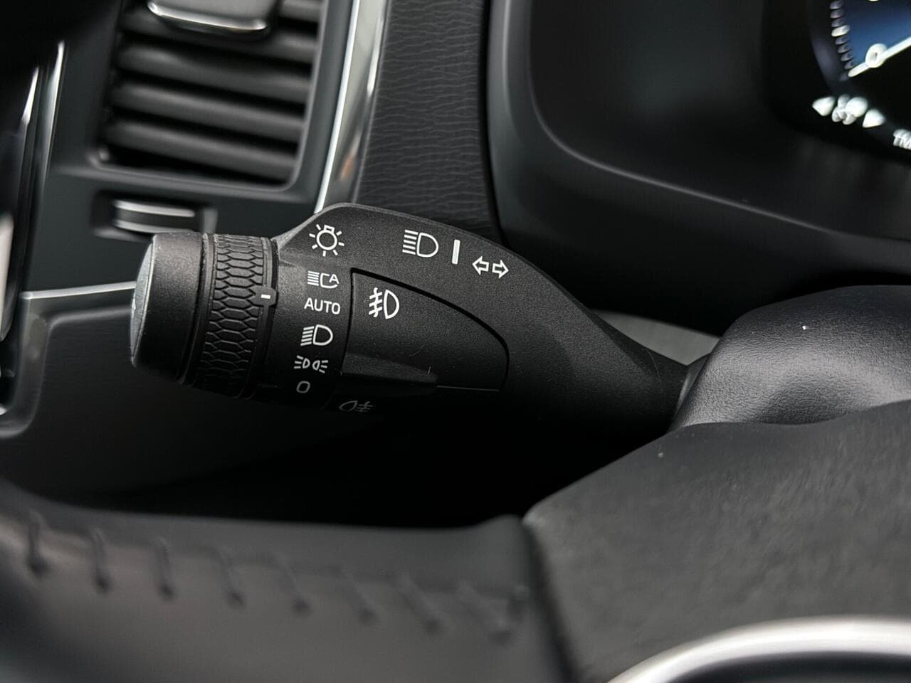 Volvo XC90 thumbnail Misc Controls