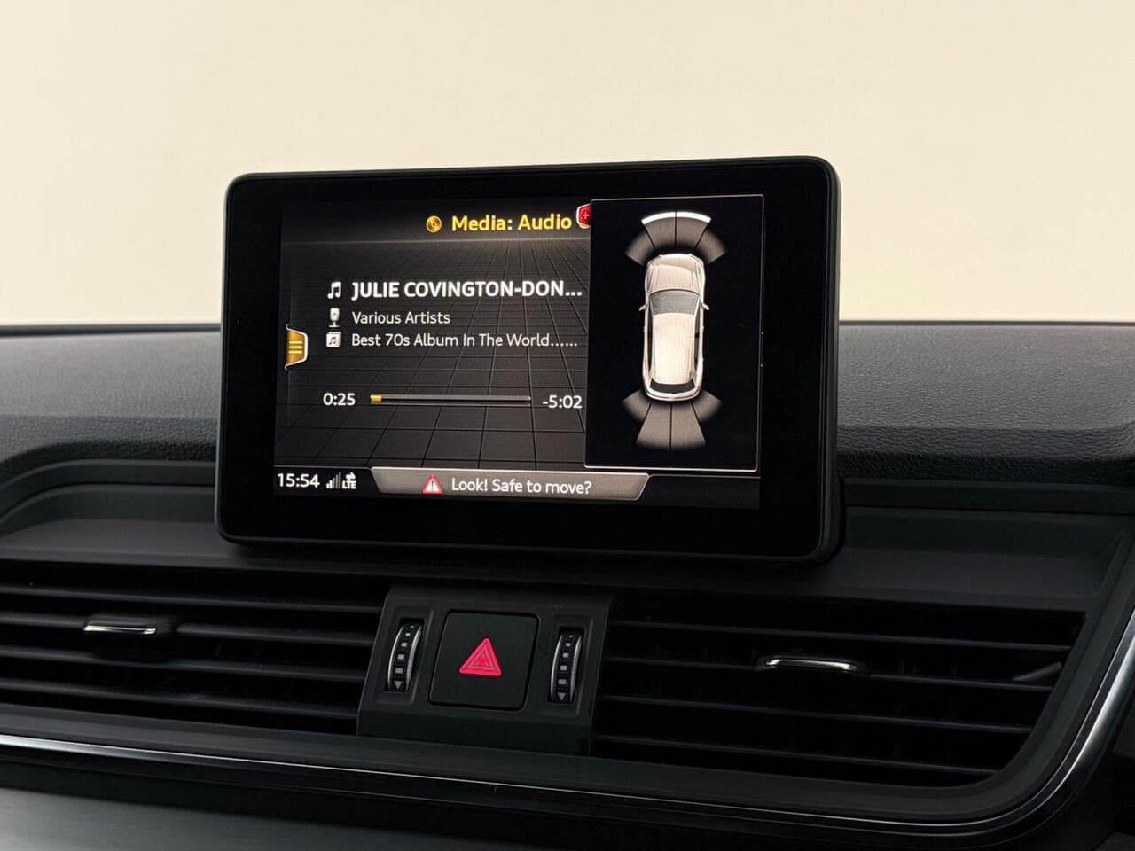 Audi Q5 thumbnail Infotainment System