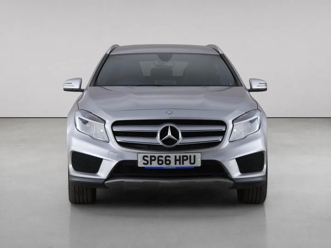 Mercedes-Benz GLA thumbnail Front