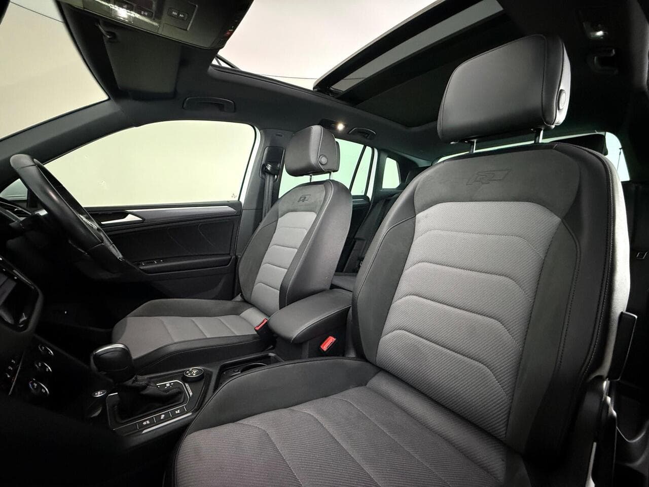 Volkswagen Tiguan thumbnail Seat Front Passenger