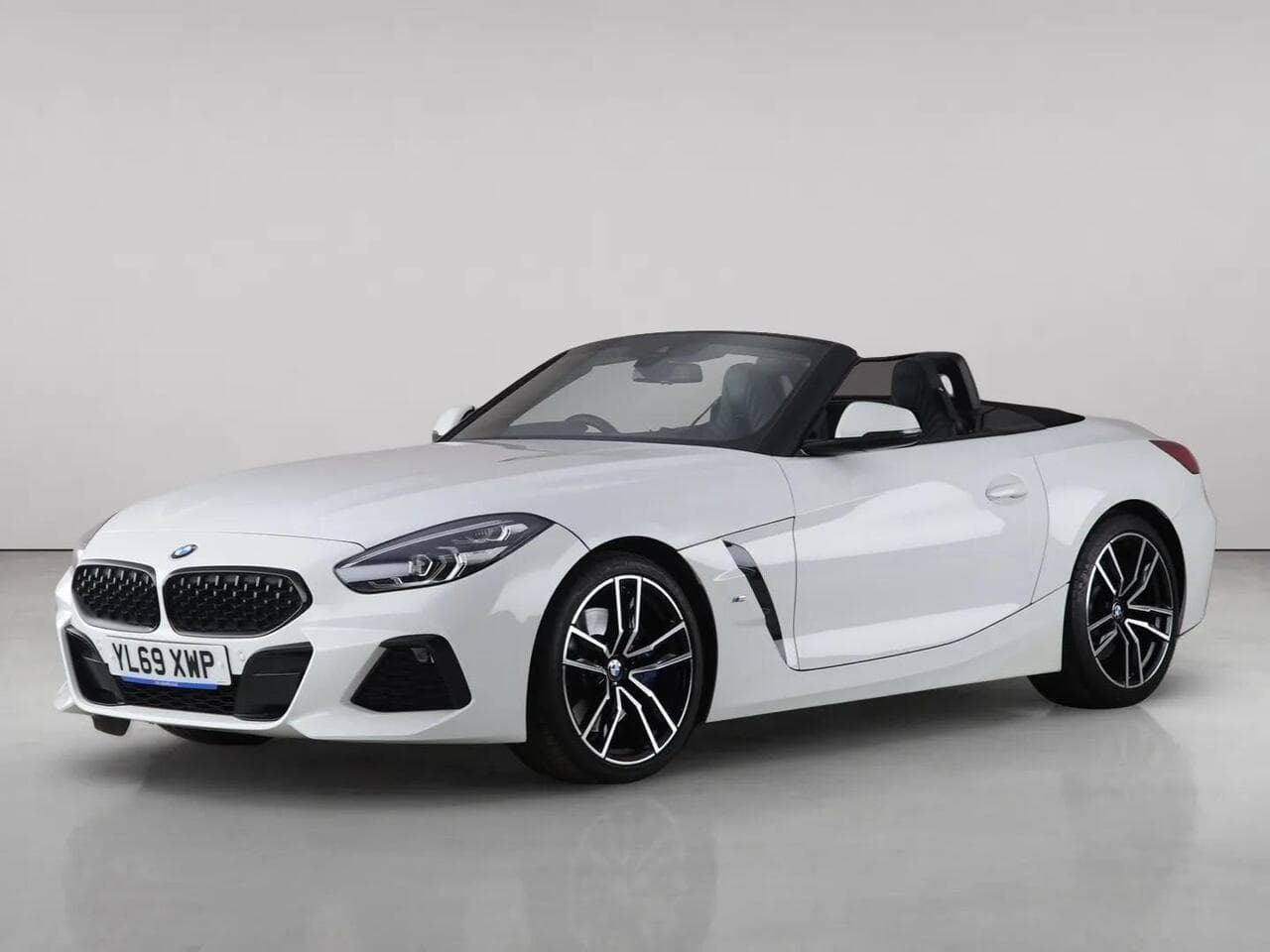 BMW Z4 thumbnail Front Left