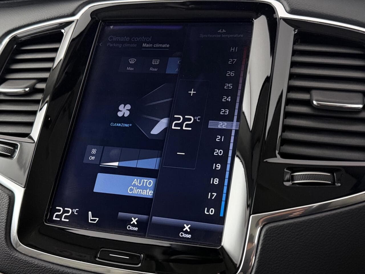Volvo XC90 thumbnail Infotainment System