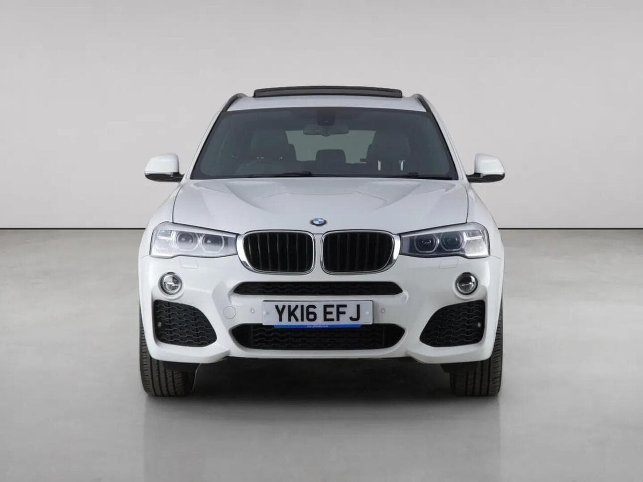 BMW iX3 thumbnail Front