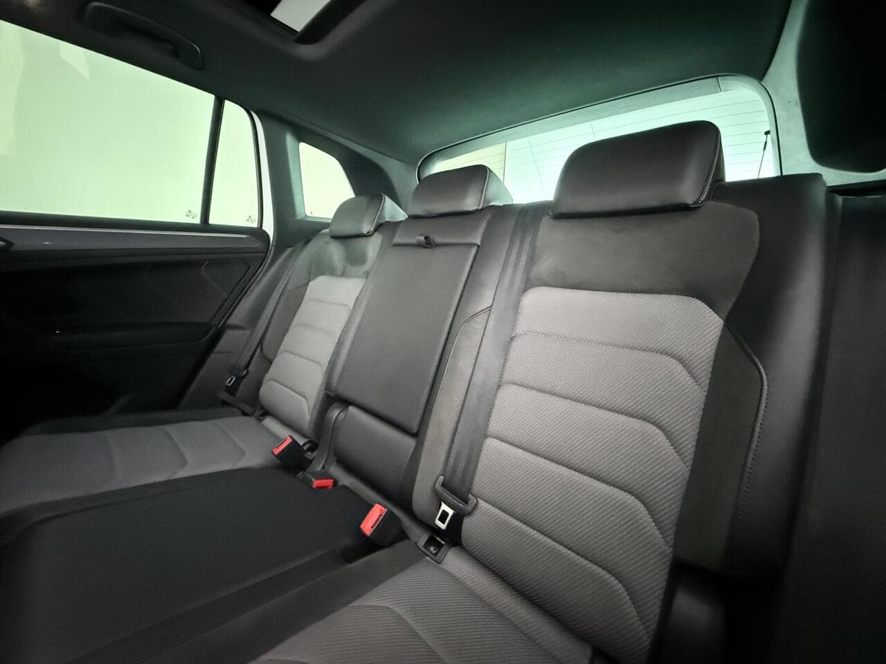 Volkswagen Tiguan thumbnail Seats Rear