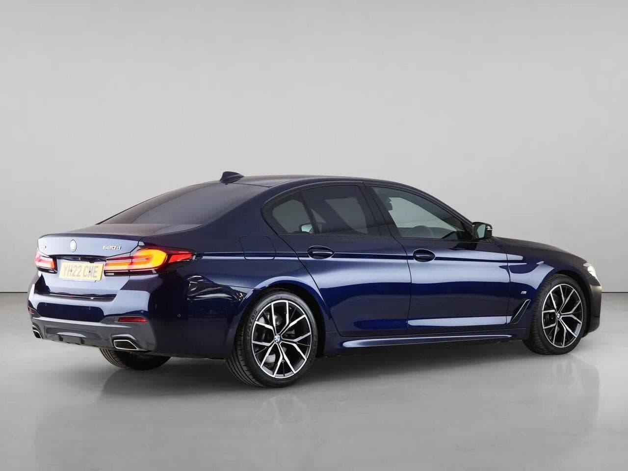BMW 5 Series thumbnail Rear Right