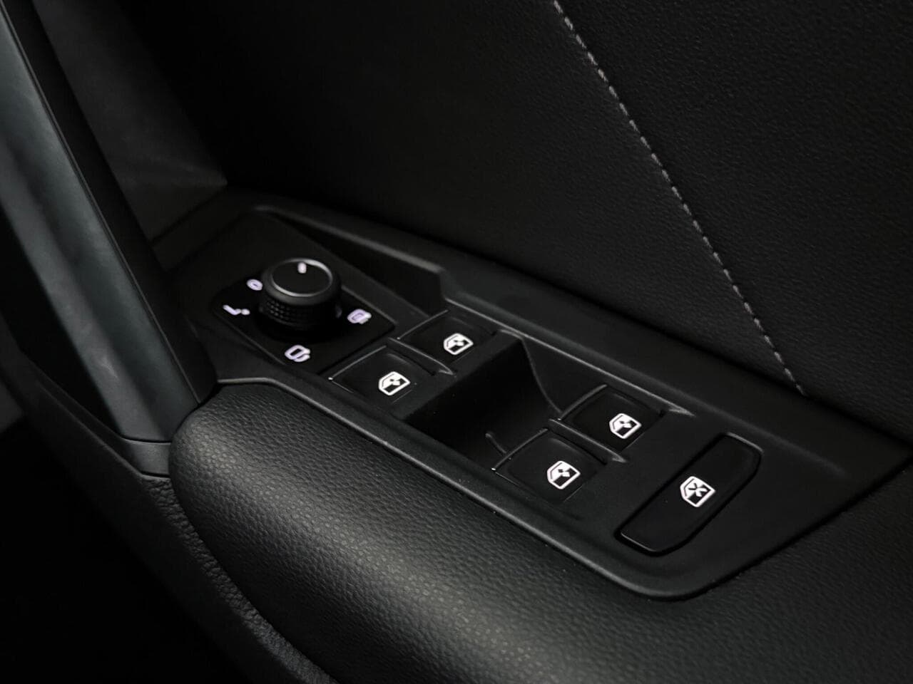Volkswagen Tiguan thumbnail Misc Controls