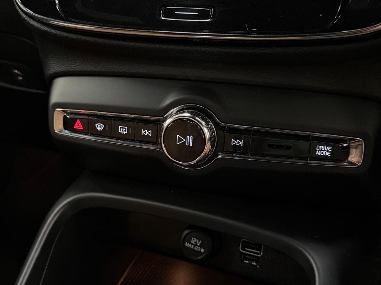 Volvo XC40 thumbnail Misc Controls