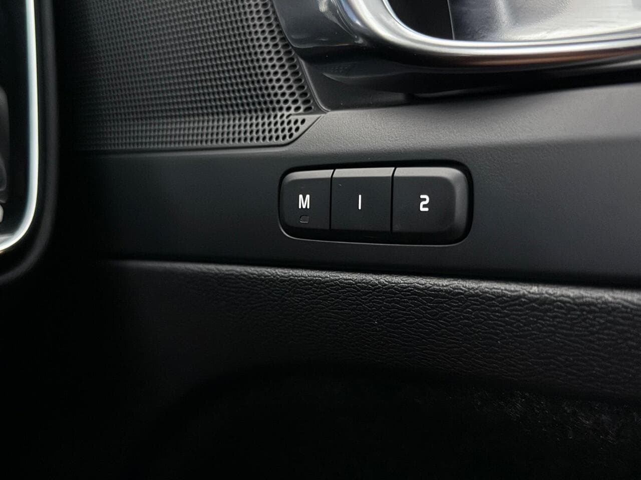 Volvo XC40 thumbnail Misc Controls
