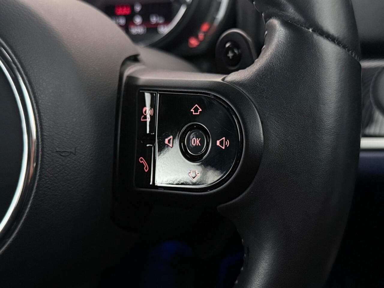 MINI Countryman thumbnail Misc Controls