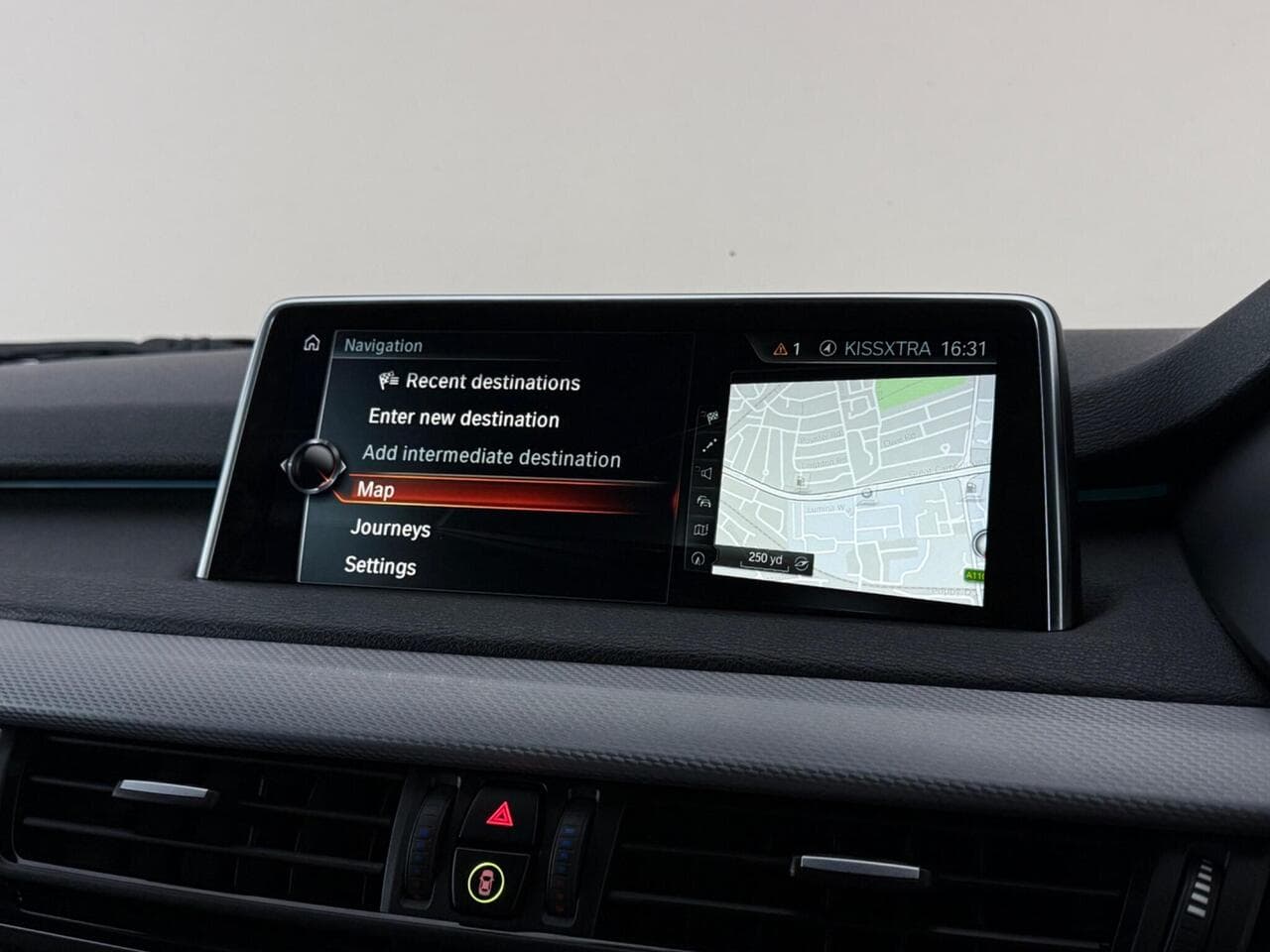 BMW X5 thumbnail Infotainment System