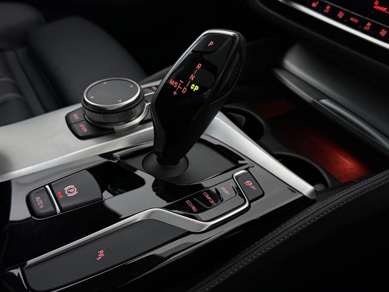 BMW 5 Series thumbnail Interior Front