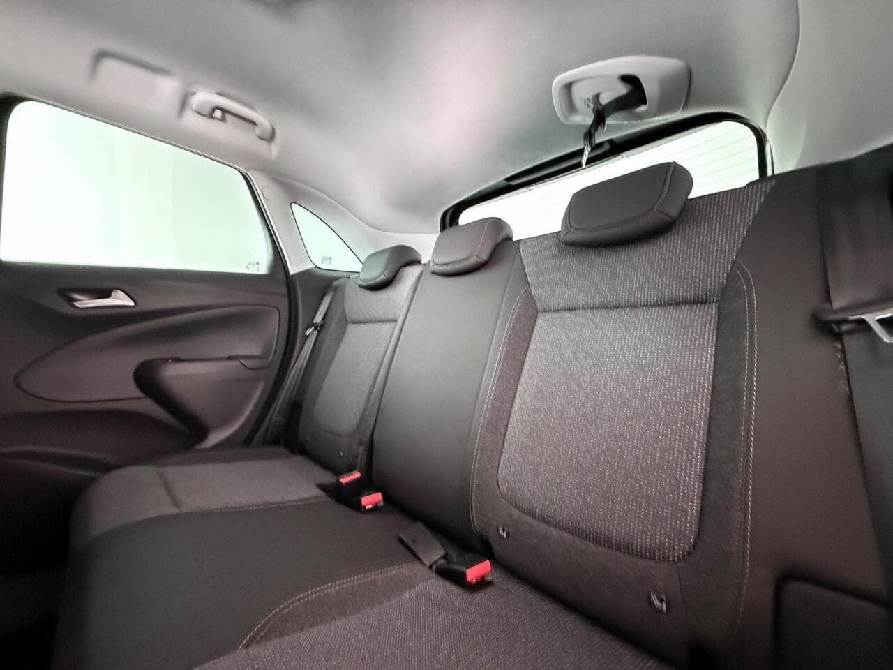 Vauxhall Crossland thumbnail Seats Rear