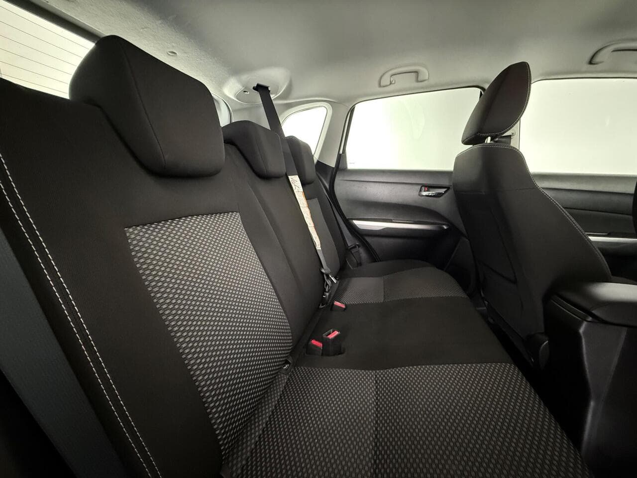 Suzuki Vitara thumbnail Seats Rear