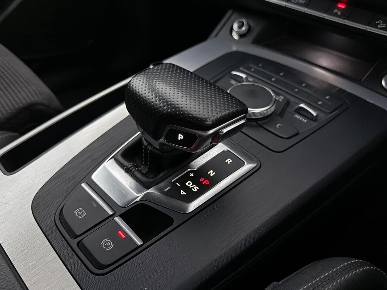 Audi Q5 thumbnail Interior Front