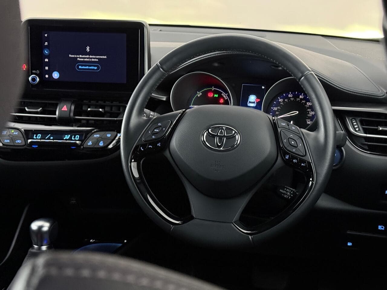Toyota C-HR thumbnail Steering Wheel