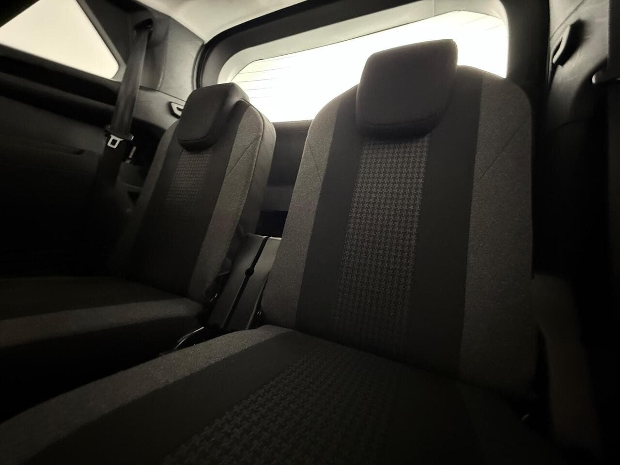Peugeot 5008 thumbnail Seats Rear