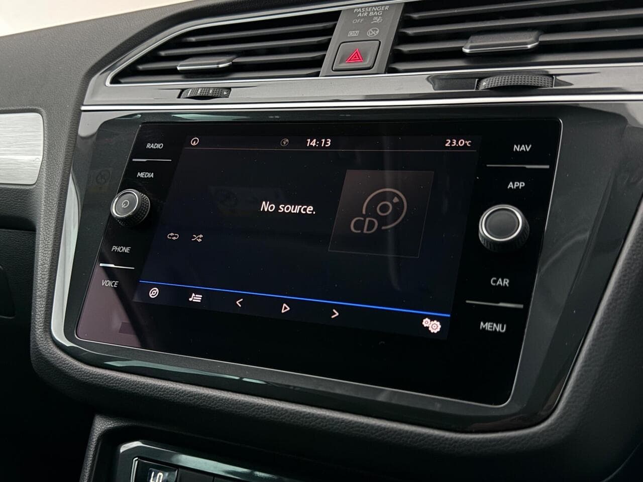 Volkswagen Tiguan thumbnail Infotainment System
