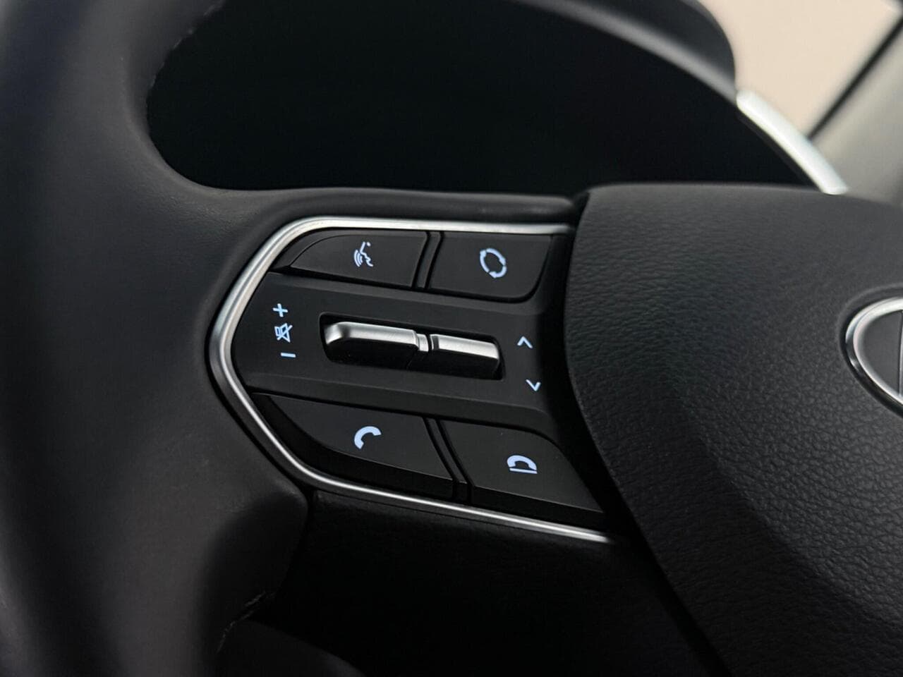 Hyundai Santa Fe thumbnail Misc Controls
