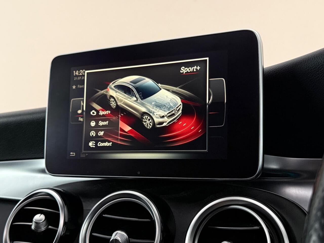 Mercedes-Benz GLC thumbnail Infotainment System