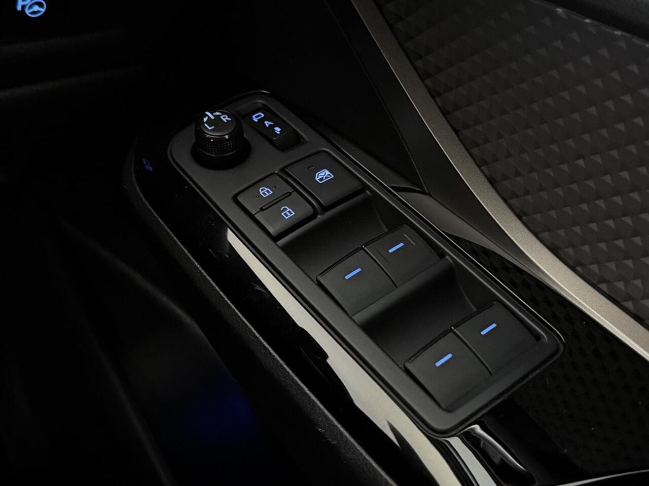 Toyota C-HR thumbnail Misc Controls