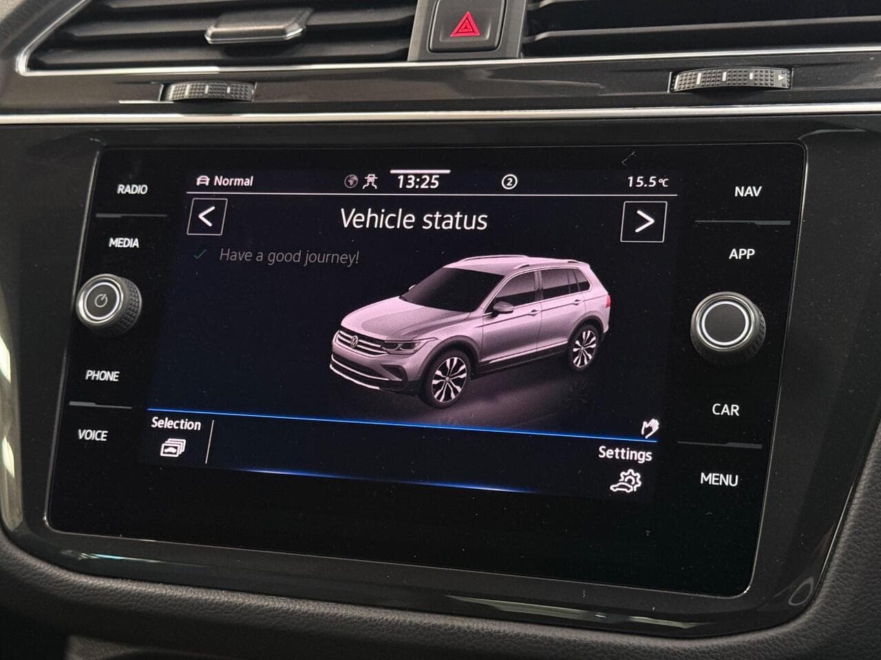 Volkswagen Tiguan thumbnail Infotainment System