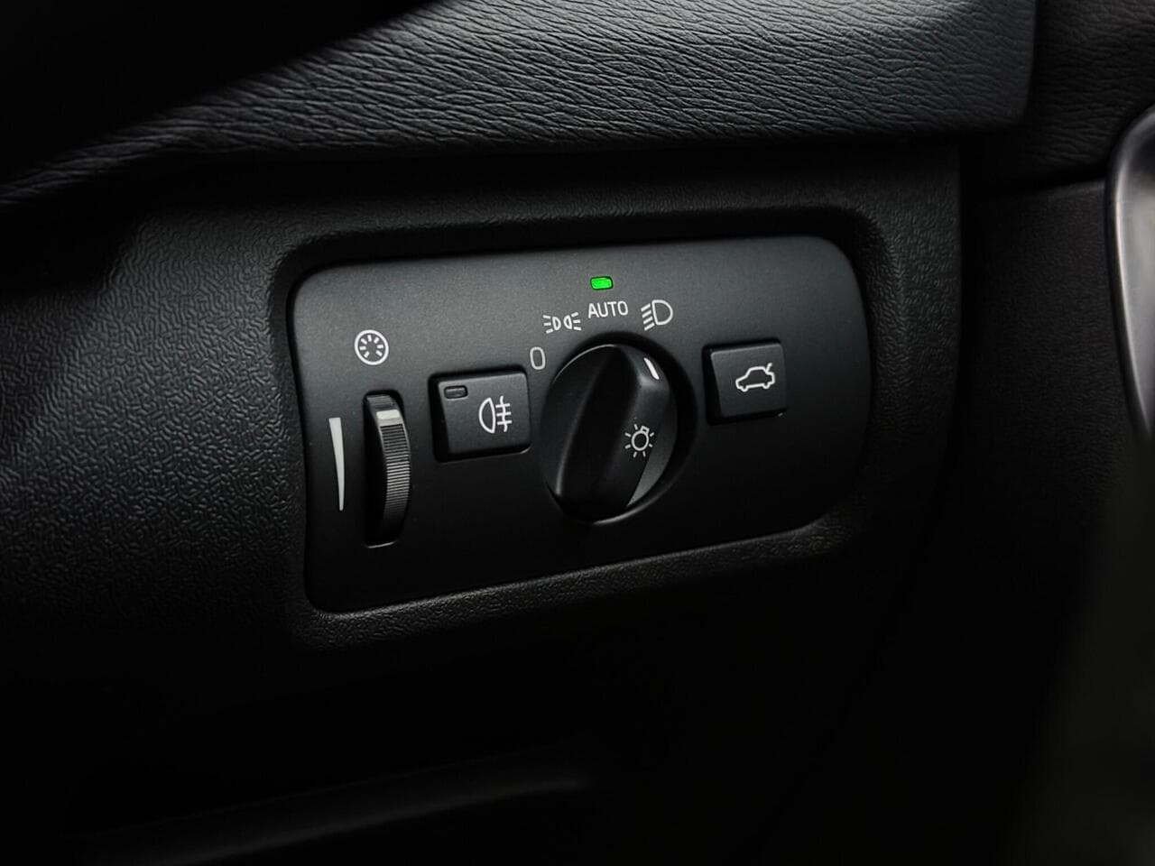Volvo V40 Cross Country thumbnail Misc Controls