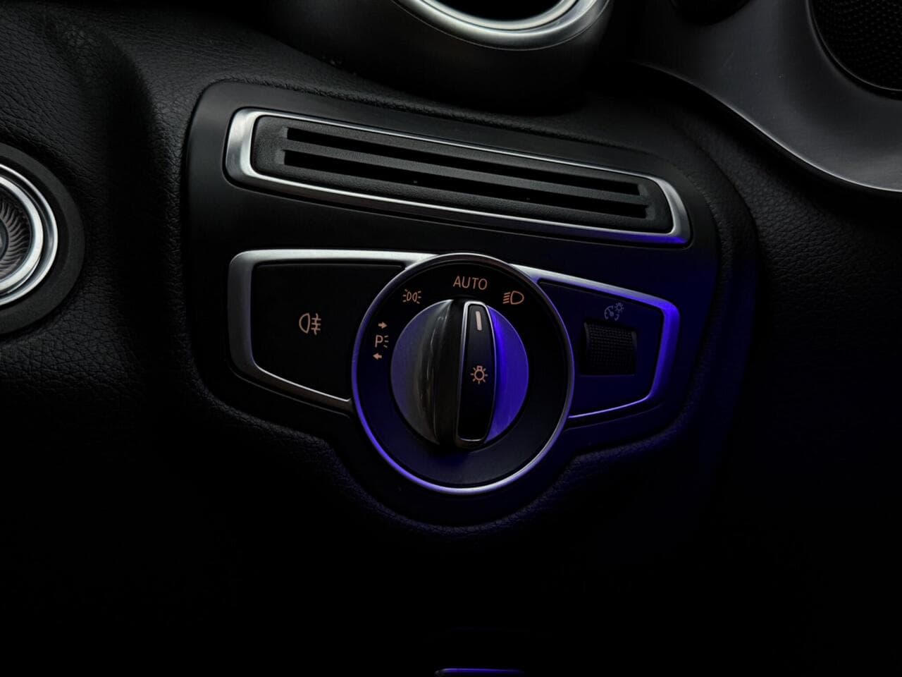Mercedes-Benz C Class thumbnail Misc Controls