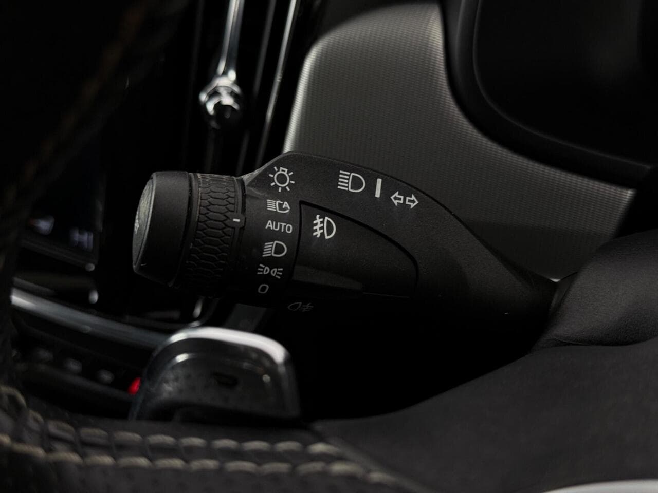 Volvo S90 thumbnail Misc Controls