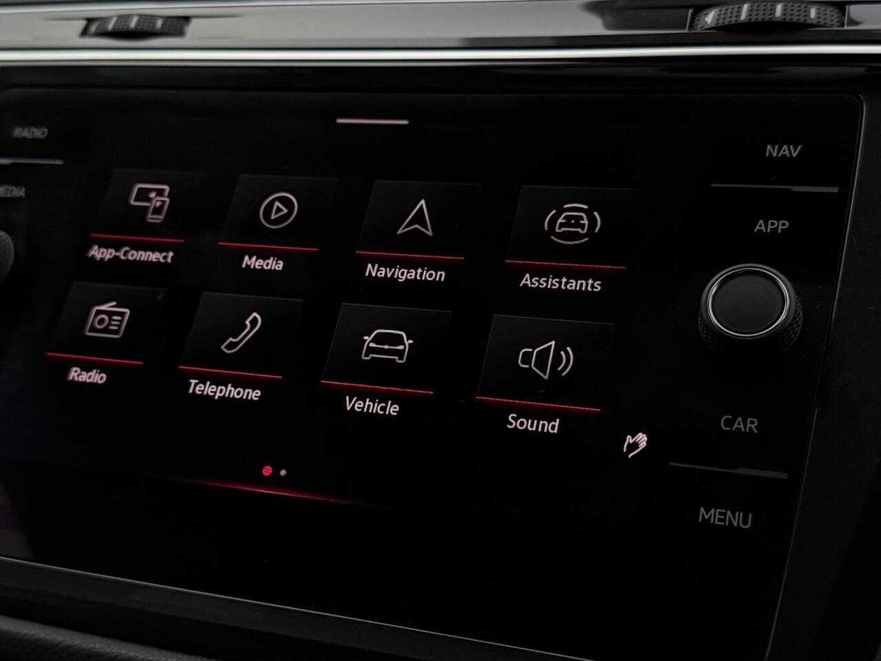 Volkswagen Tiguan thumbnail Infotainment System