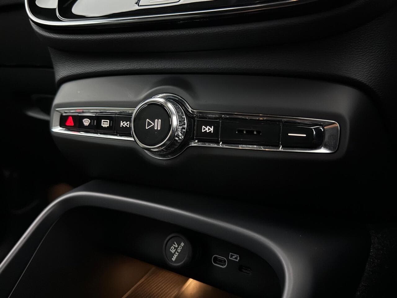 Volvo XC40 thumbnail Misc Controls
