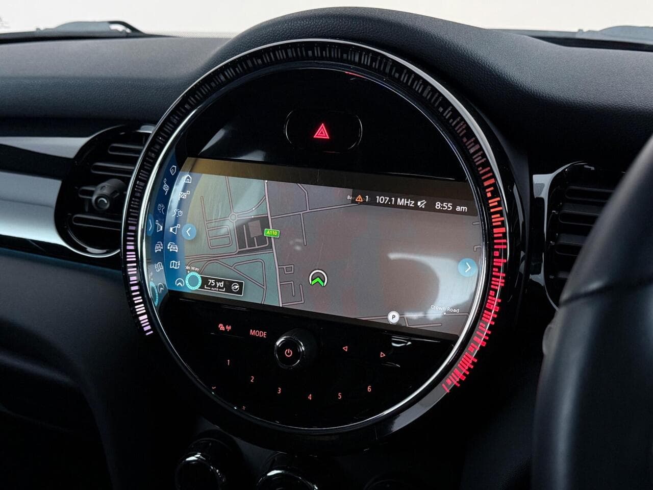 MINI Hatch thumbnail Infotainment System