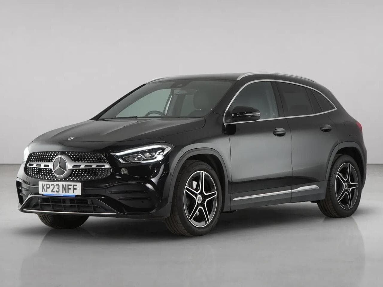 Mercedes-Benz GLA thumbnail Front Left