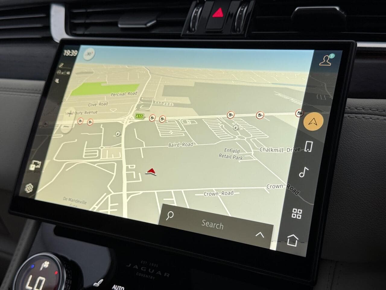 Jaguar F-PACE thumbnail Infotainment System