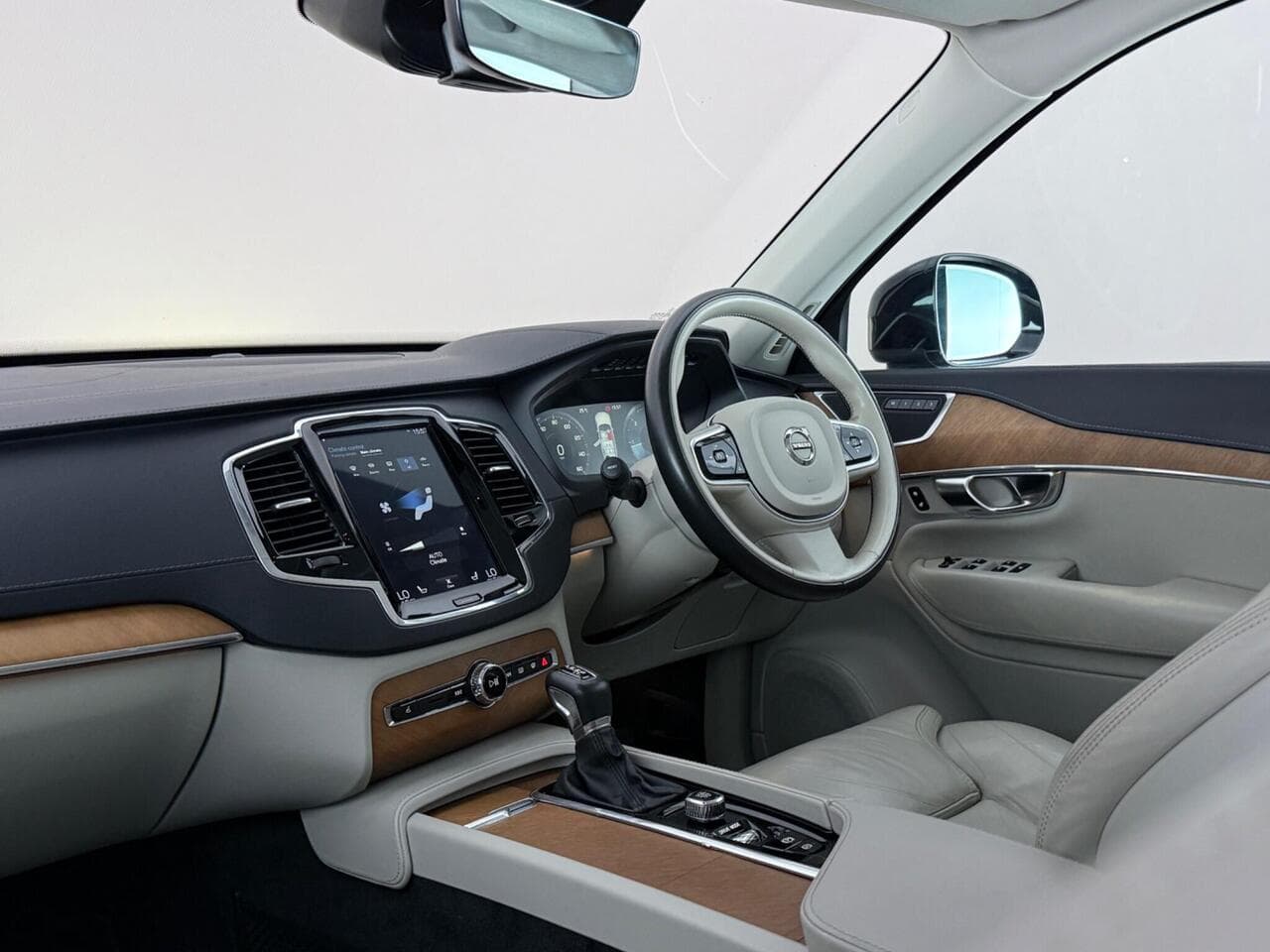 Volvo XC90 thumbnail Interior Front