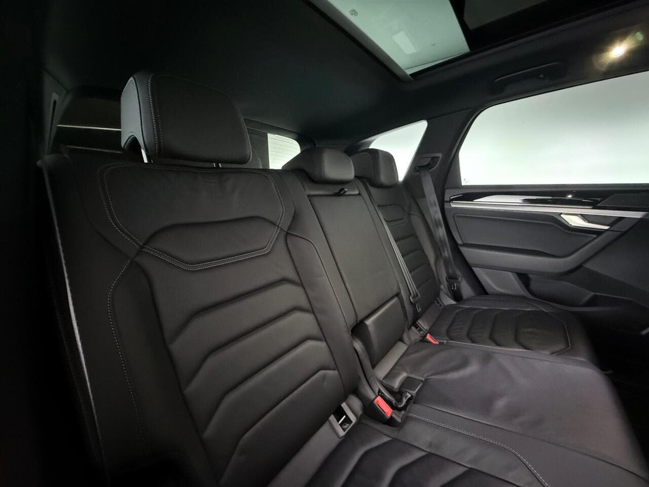Volkswagen Touareg thumbnail Seats Rear