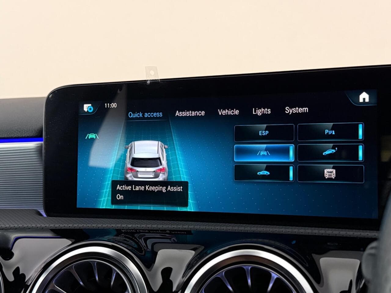 Mercedes-Benz A Class thumbnail Infotainment System