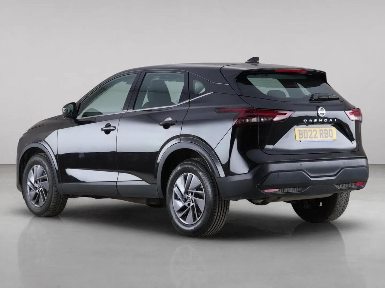 Nissan Qashqai thumbnail Rear Left