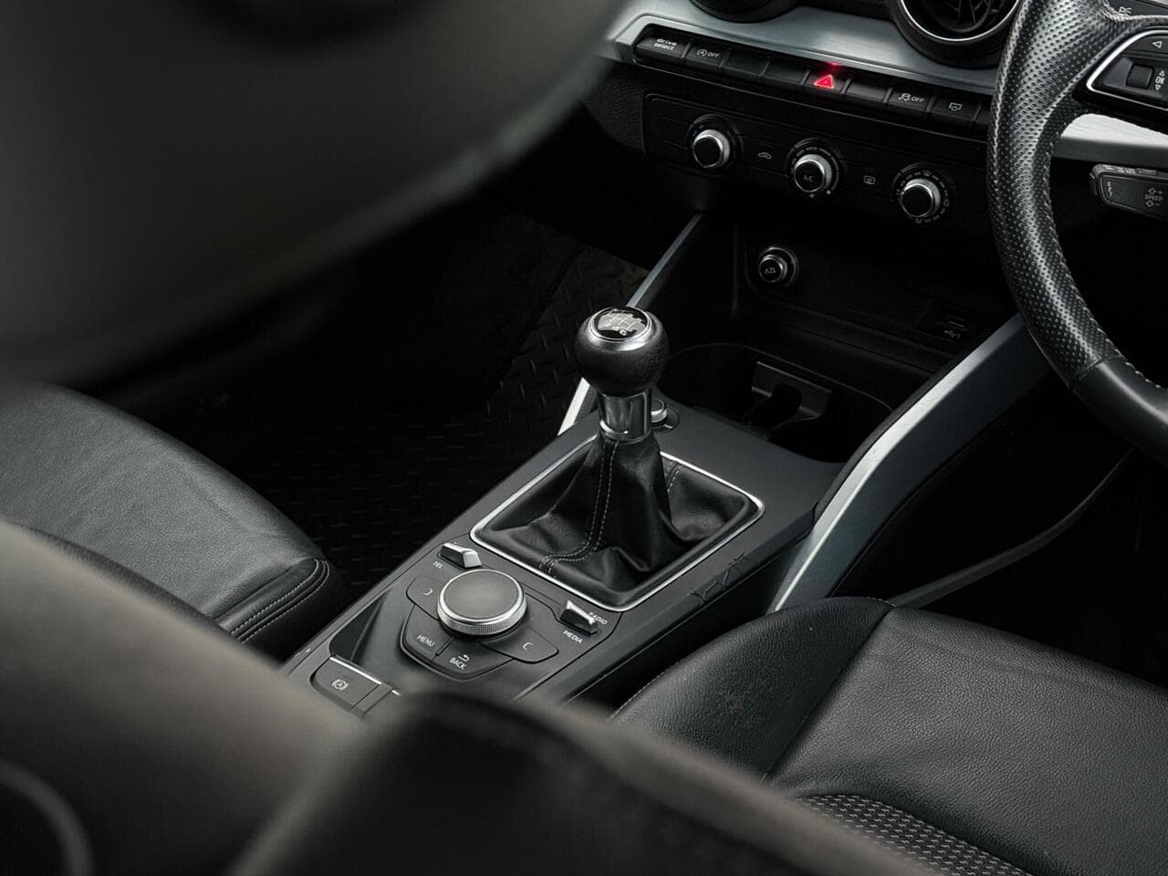 Audi Q2 thumbnail Interior Front