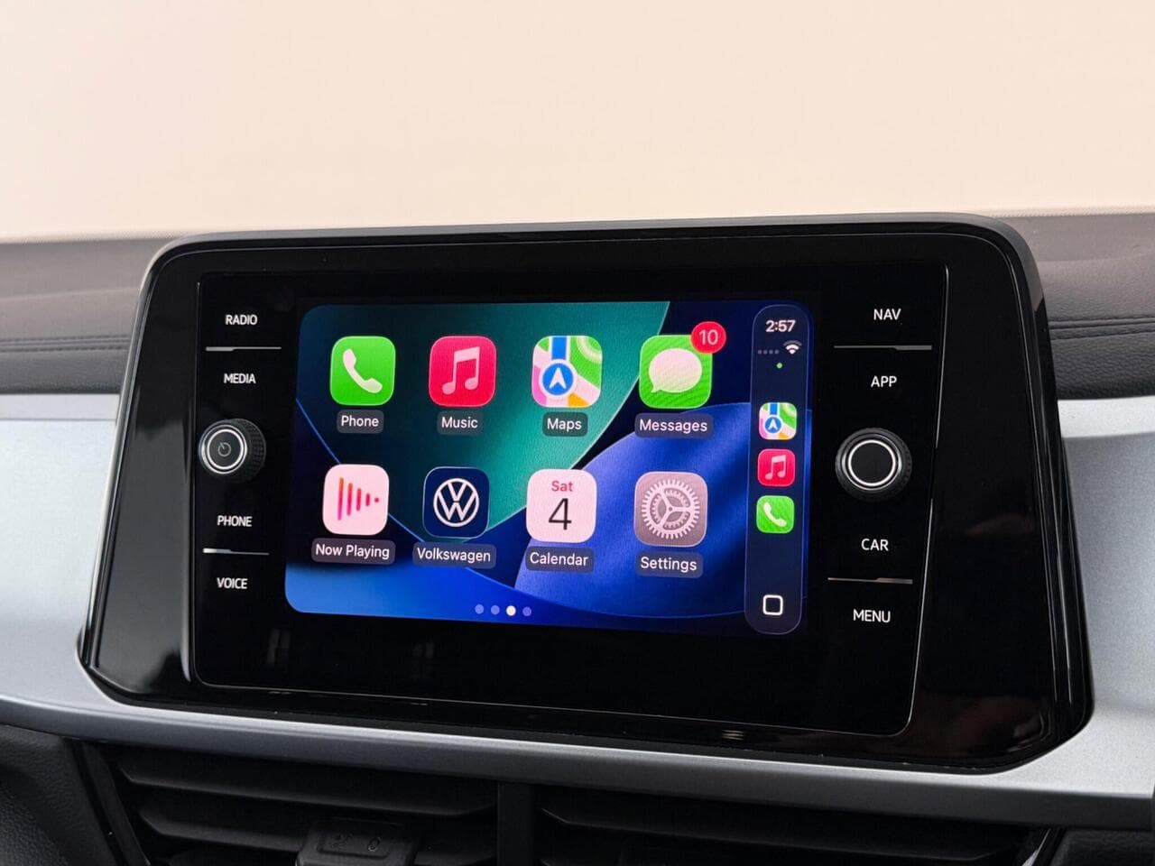 Volkswagen T-Roc thumbnail Infotainment System