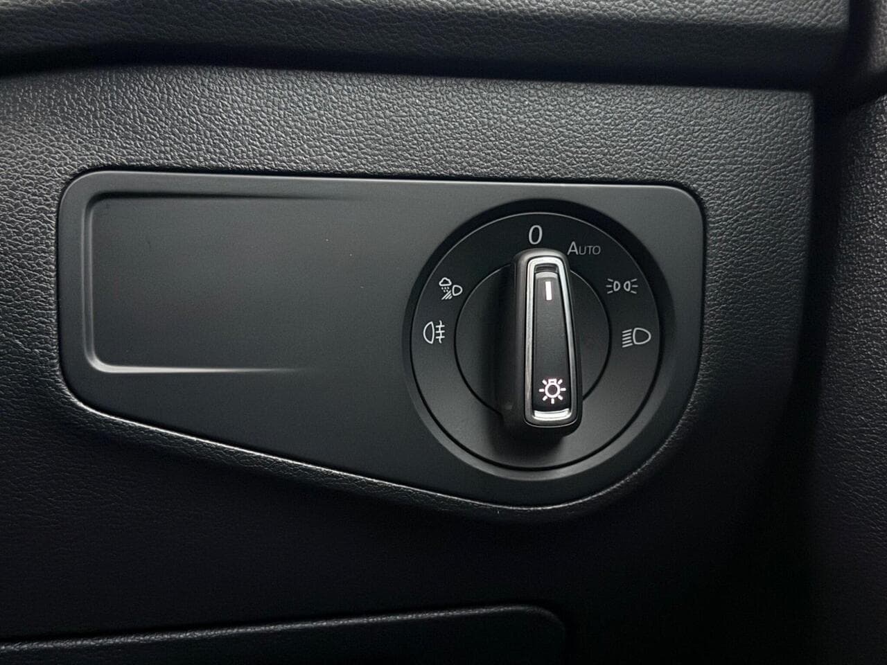 Volkswagen Tiguan thumbnail Misc Controls