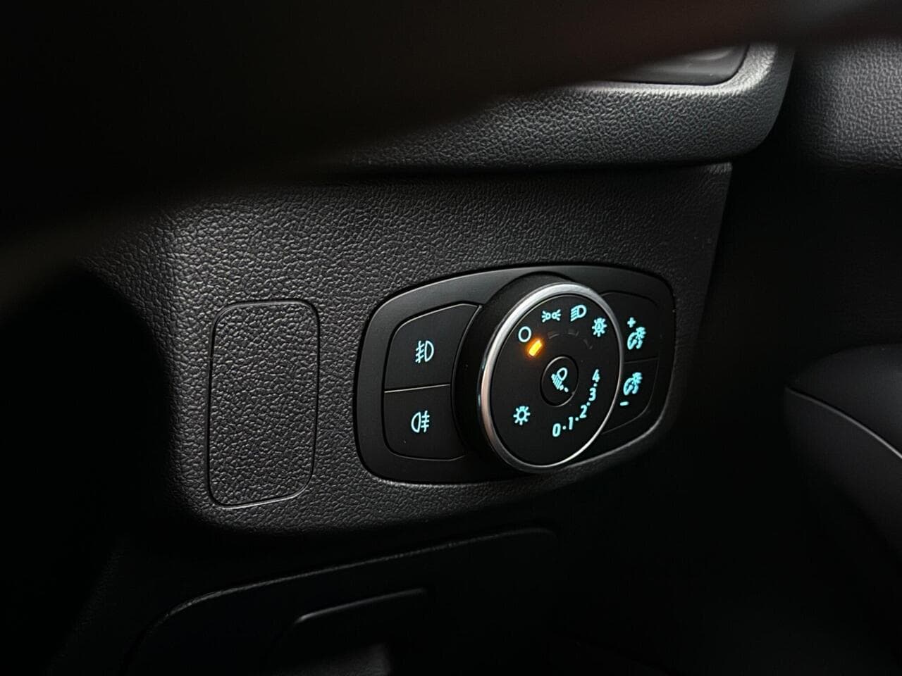 Ford Focus thumbnail Misc Controls