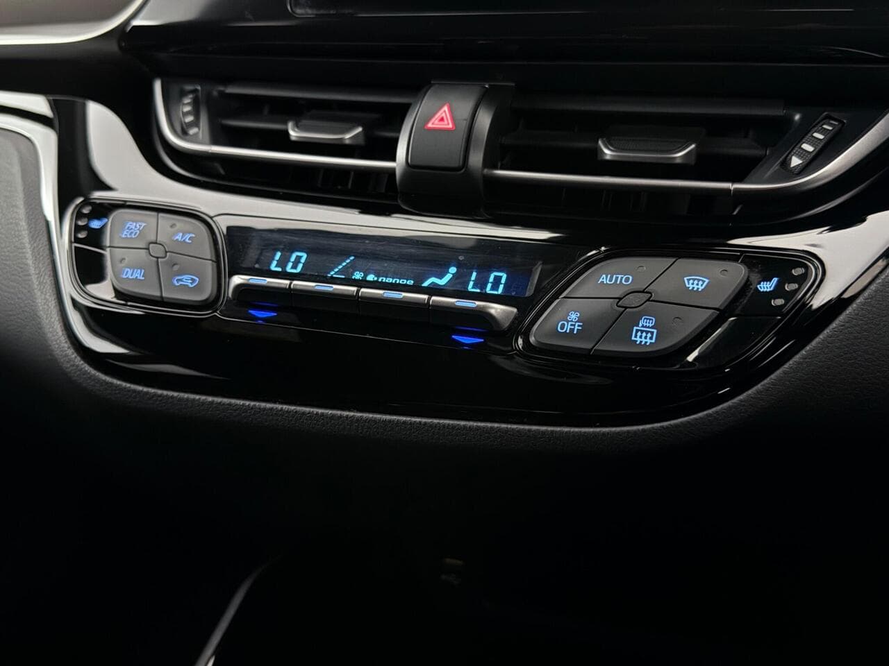 Toyota C-HR thumbnail Infotainment System